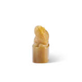 AN INSCRIBED SOAPSTONE MYTHICAL BEAST SEAL - фото 3