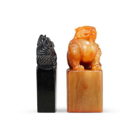 A BLACK ‘PHOENIX’ SOAPSTONE SEAL AND A HORN ‘MYTHICAL BEAST’ SEAL - Foto 5 A BLACK ‘PHOENIX’ SOAPSTONE SEAL AND A HORN ‘MYTHICAL BEAST’ SEAL - Foto 5