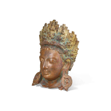 A COPPER ALLOY REPOUSSÉ LINGA MASK FACE - фото 3 A COPPER ALLOY REPOUSSÉ LINGA MASK FACE - фото 3