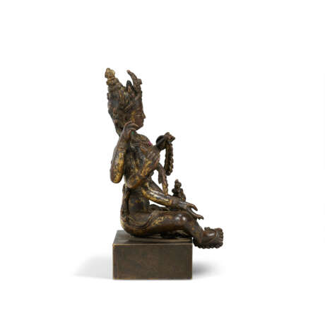 A GILT-COPPER ALLOY FIGURE OF SEATED VASUDHARA - photo 3