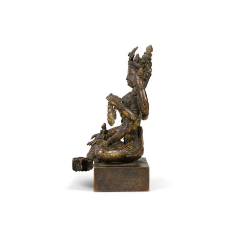 A GILT-COPPER ALLOY FIGURE OF SEATED VASUDHARA - photo 6