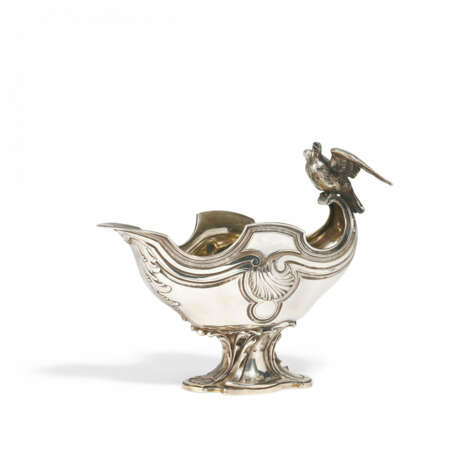 FOOTED SILVER SAUCE BOAT WITH BIRD DECORATION - Foto 1 FOOTED SILVER SAUCE BOAT WITH BIRD DECORATION - Foto 1
