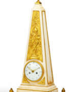 Dekorative Uhren. 1 LARGE PENDULUM CLOCK IN THE SHAPE OF AN OBELISK