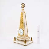 1 LARGE PENDULUM CLOCK IN THE SHAPE OF AN OBELISK - Foto 2