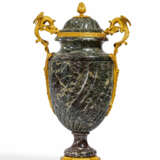 LARGE BRONZE VASE AND LID WITH MYTHICAL CREATURES - Foto 1