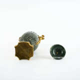 LARGE BRONZE VASE AND LID WITH MYTHICAL CREATURES - Foto 4