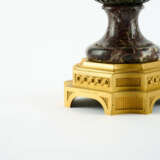 LARGE BRONZE VASE AND LID WITH MYTHICAL CREATURES - Foto 5