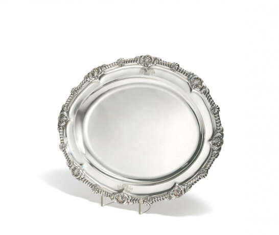 LARGE SILVER GEORGE III PLATE WITH COAT OF ARMS ENGRAVING - Foto 1 LARGE SILVER GEORGE III PLATE WITH COAT OF ARMS ENGRAVING - Foto 1