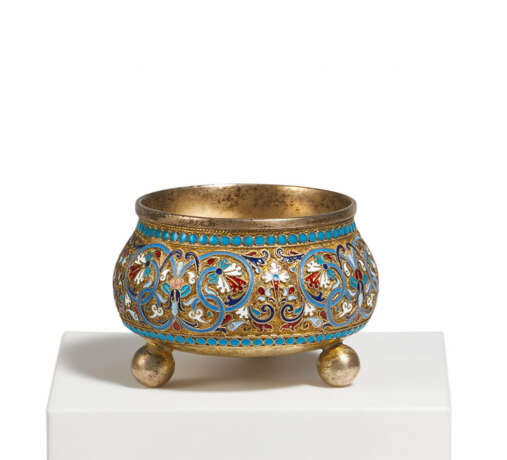 SMALL SILVER SALT WITH ORNAMENTAL ENAMEL DECOR - photo 1 SMALL SILVER SALT WITH ORNAMENTAL ENAMEL DECOR - photo 1