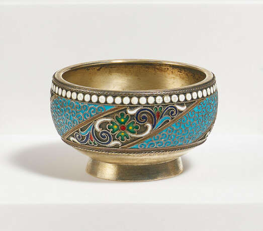 SMALL ROUND SILVER SALT WITH COLOURFUL ENAMEL DECOR - фото 1 SMALL ROUND SILVER SALT WITH COLOURFUL ENAMEL DECOR - фото 1