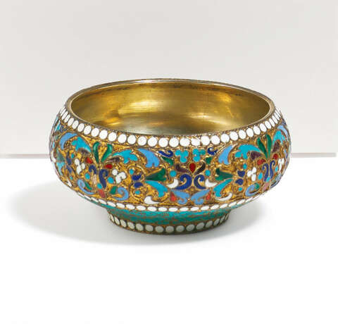 SMALL SILVER SALT WITH FLORAL ENAMEL DECOR - фото 1 SMALL SILVER SALT WITH FLORAL ENAMEL DECOR - фото 1