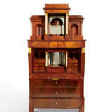 MAHOGANY WRITING CABINET WITH ARCHITECTURAL ELEMENTS - Foto 1