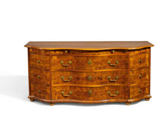 LARGE WALNUT CHEST OF DRAWERS