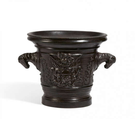 LARGE BRONZE MORTAR WITH COAT OF ARMS - фото 1 LARGE BRONZE MORTAR WITH COAT OF ARMS - фото 1