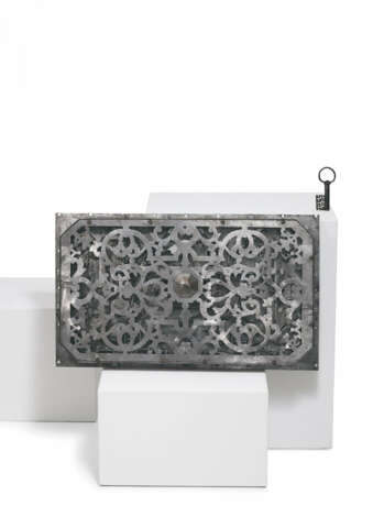 IRON CASH REGISTER LID LOCK WITH KEY - photo 1