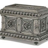 RENAISSANCE-STYLE IRON CEREMONIAL CASKET - photo 1
