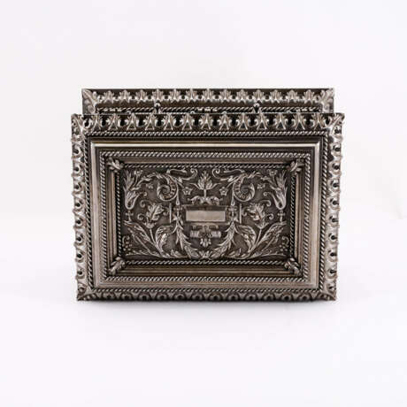 RENAISSANCE-STYLE IRON CEREMONIAL CASKET - photo 3
