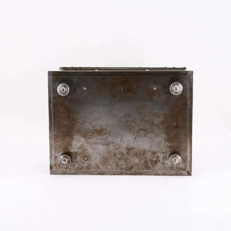 RENAISSANCE-STYLE IRON CEREMONIAL CASKET - photo 4