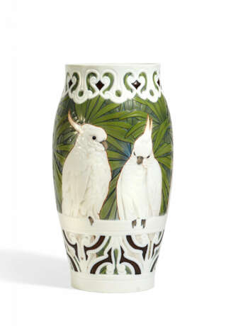 LARGE UNIQUE PORCELAIN VASE WITH COCKATOOS - фото 1 LARGE UNIQUE PORCELAIN VASE WITH COCKATOOS - фото 1