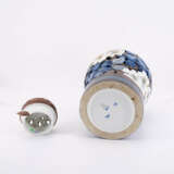 LARGE PORCELAIN LIDDED VASE WITH CLEMATIS - photo 4