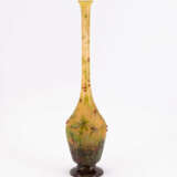 RARE 'BRYONE' GLASS VASE WITH BERRY BRANCHES AND SCULPTED BERRIES - фото 2