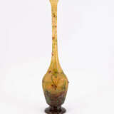 RARE 'BRYONE' GLASS VASE WITH BERRY BRANCHES AND SCULPTED BERRIES - фото 3