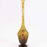 RARE 'BRYONE' GLASS VASE WITH BERRY BRANCHES AND SCULPTED BERRIES - фото 4