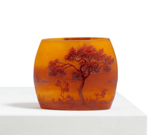 SMALL GLASS VASE 'PAYSAGE LACUSTRE' - photo 1 SMALL GLASS VASE 'PAYSAGE LACUSTRE' - photo 1