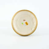 SHORT-NECK PORCELAIN VASE WITH FLOWER DECOR - фото 4