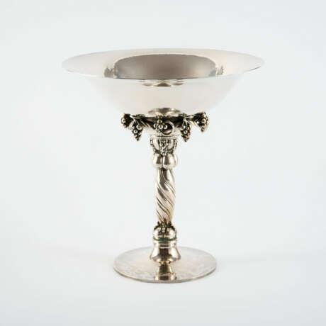 LARGE SILVER TABLE CENTREPIECE WITH GRAPE DECORATIONS - photo 2