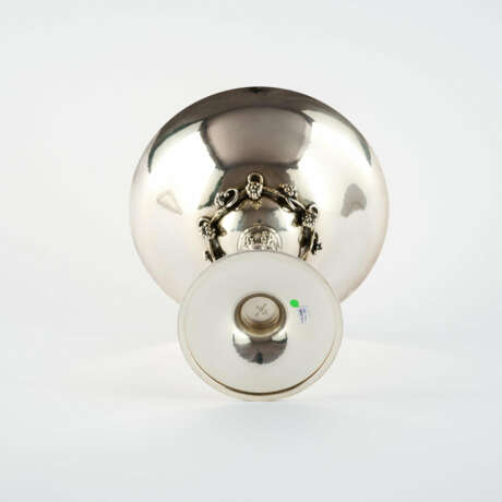 LARGE SILVER TABLE CENTREPIECE WITH GRAPE DECORATIONS - photo 4