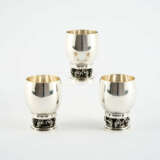 SERIES OF THREE SILVER CUPS WITH GRAPE DECOR - Foto 2