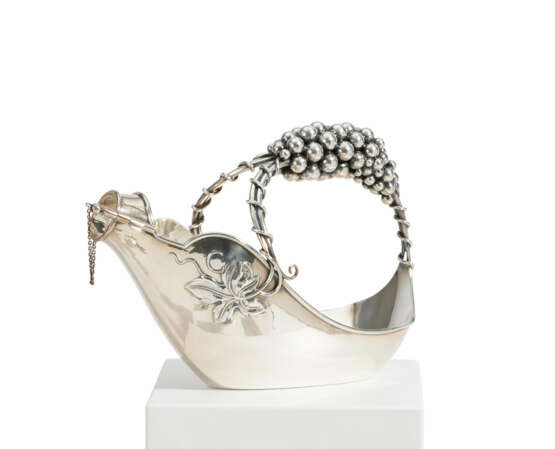 SILVER BOTTLE HOLDER WITH GRAPE DECOR - Foto 1 SILVER BOTTLE HOLDER WITH GRAPE DECOR - Foto 1