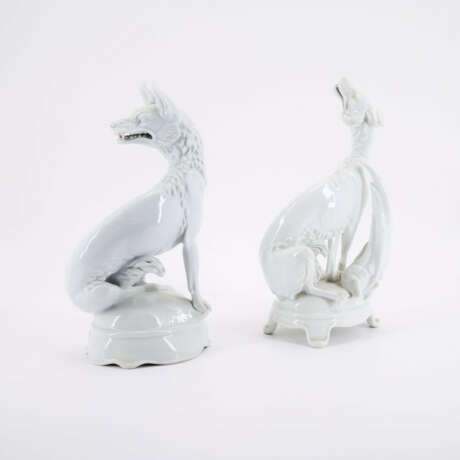 TWO WHITE PORCELAIN FIGURINES OF WOLVES FROM THE CENTREPIECE 'REINEKE FUCHS' - photo 2 TWO WHITE PORCELAIN FIGURINES OF WOLVES FROM THE CENTREPIECE 'REINEKE FUCHS' - photo 2
