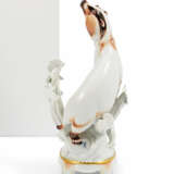 PORCELAIN FIGURINE OF A BADGER - фото 1