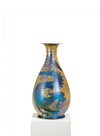 STONEWARE VASE WITH DRAGON DEPICTION - photo 1 STONEWARE VASE WITH DRAGON DEPICTION - photo 1