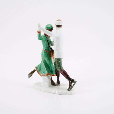 PORCELAIN FIGURINE ENSEMBLE OF DANCING ICE SKATERS - photo 2