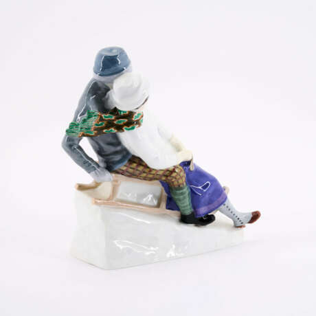 PORCELAIN FIGURINE ENSEMBLE OF LUGE GROUP - photo 2 PORCELAIN FIGURINE ENSEMBLE OF LUGE GROUP - photo 2