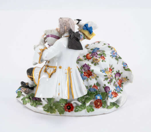 PORCELAIN ENSEMBLE OF GALANT LOVERS - photo 3