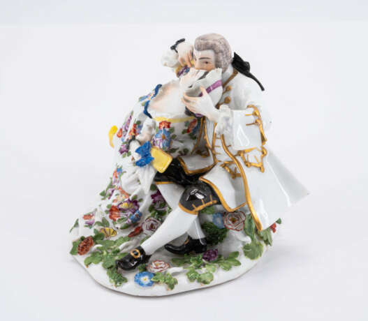PORCELAIN ENSEMBLE OF GALANT LOVERS - photo 4