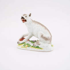 PORCELAIN FIGURINE OF A WOLF