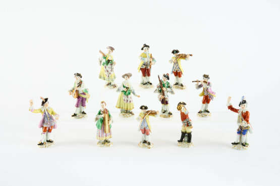 SERIES OF TWELVE PORCELAIN FIGURINES FROM THE 'GALLANT CHAPEL' - photo 1