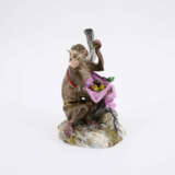 PORCELAIN FIGURINE OF A RHESUS MONKEY - photo 1