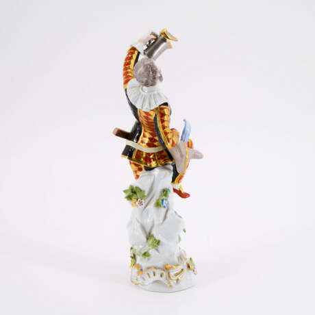 PORCELAIN HARLEQUIN WITH LIDDED JUG - photo 2 PORCELAIN HARLEQUIN WITH LIDDED JUG - photo 2