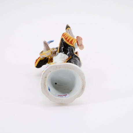 PORCELAIN HARLEQUIN WITH LIDDED JUG - photo 3 PORCELAIN HARLEQUIN WITH LIDDED JUG - photo 3