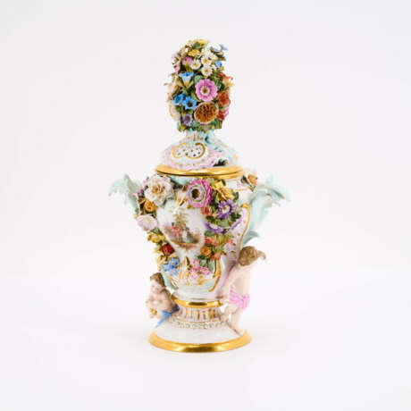 PORCELAIN POTPOURRI VASE WITH AMORETTI - фото 1
