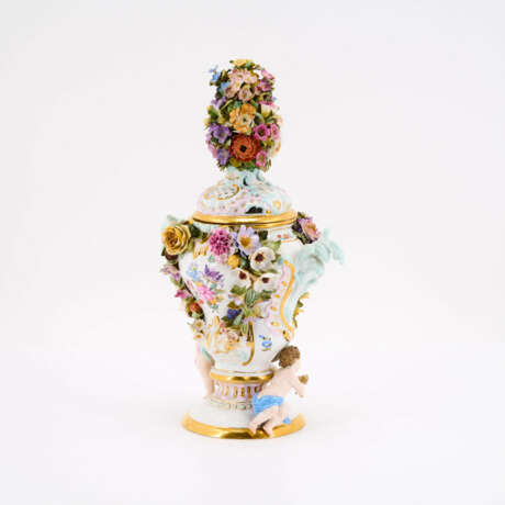 PORCELAIN POTPOURRI VASE WITH AMORETTI - фото 2