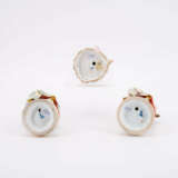 THREE PORCELAIN FIGURINES OF YOUNG LADIES - Foto 3