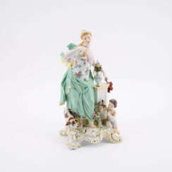 PORCELAIN FIGURINE OF AN ALLEGORY OF SMELL