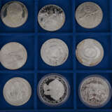Münzen und Medaillen auf 5 Tableaus und weiteren - фото 4